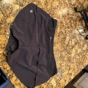 Lululemon size 6 speed up short 2.5 length (black)